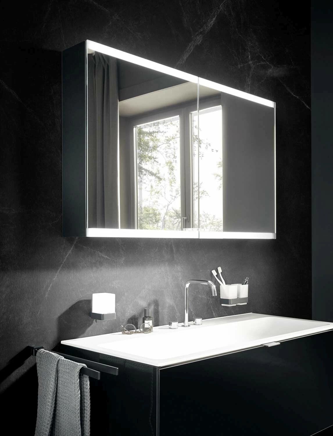 Emco Asis Evo Armoire De Toilette éclairée En Saillie 939708106 1200x700mm, 2 Portes, Sans Système D'éclairage, Sans Chauffage De Miroir 11 Emco Asis Evo Armoire De Toilette éclairée En Saillie 939708106 1200x700mm, 2 Portes, Sans Système D'éclairage, Sans Chauffage De Miroir – Image 9