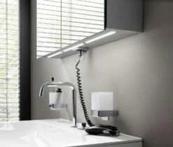 Emco Flat 2 Style Armoire à Miroir éclairée En Saillie 979706304 1000x721mm, éclairage Supérieur à LED, 2 Portes, Aluminium -Fournitures De Salle De Bain Soldes Emco flat 2 style armoire a miroir eclairee en saillie 979706304 1000x721mm eclairage superieur a LED 2 portes aluminium 4