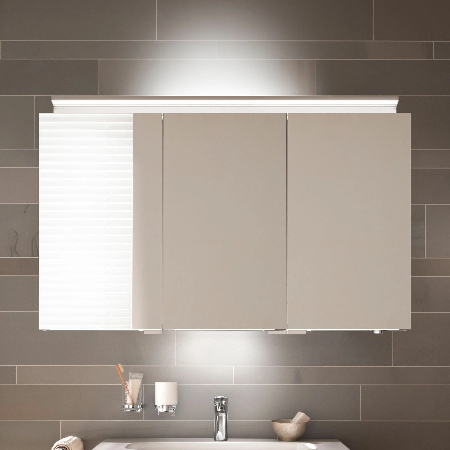 Keuco Royal L1 Armoire De Toilette 13605171302 Teinté Argent-anodisé, 1200x742x150mm 5 Keuco Royal L1 Armoire De Toilette 13605171302 Teinté Argent-anodisé, 1200x742x150mm – Image 3