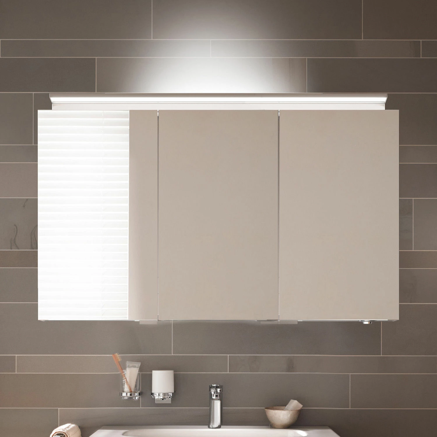 Keuco Royal L1 Armoire De Toilette 13605171302 Teinté Argent-anodisé, 1200x742x150mm 6 Keuco Royal L1 Armoire De Toilette 13605171302 Teinté Argent-anodisé, 1200x742x150mm – Image 4