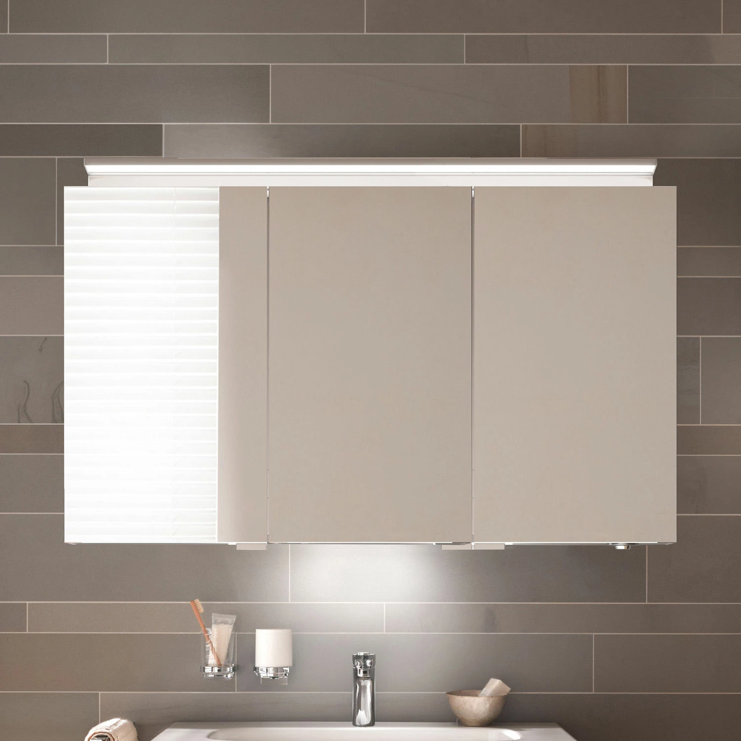 Keuco Royal L1 Armoire De Toilette 13605171302 Teinté Argent-anodisé, 1200x742x150mm 7 Keuco Royal L1 Armoire De Toilette 13605171302 Teinté Argent-anodisé, 1200x742x150mm – Image 5